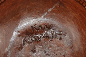 Signed Navajo Pottery, Navajopot1