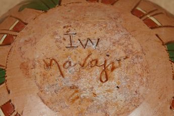Signed Navajo Pottery, Navajopot2
