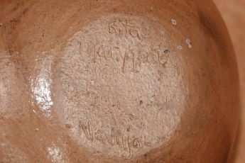 Signed Navajo Pottery, Navajopot3